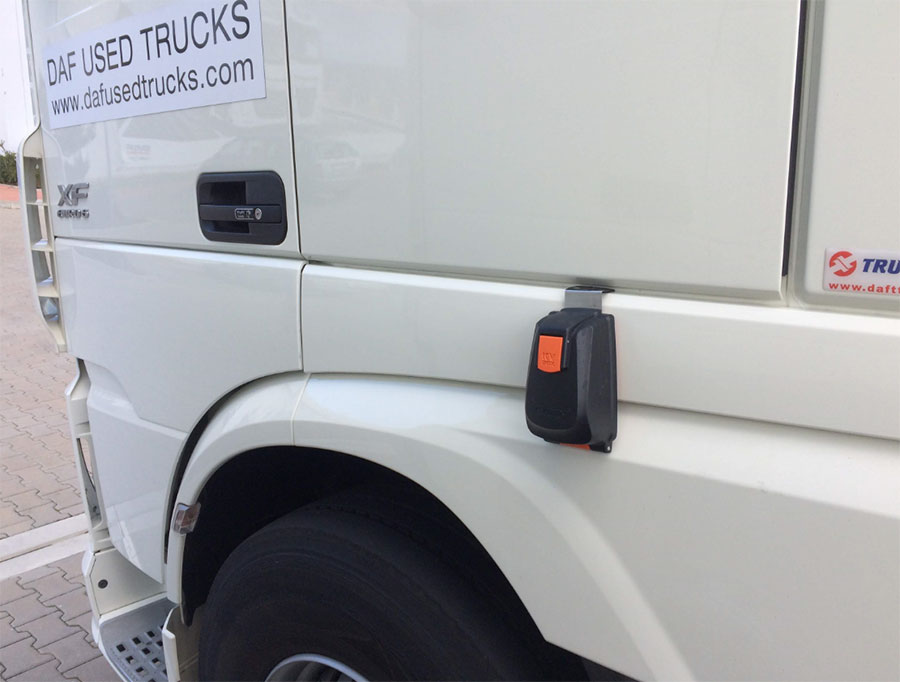 Car dealer key box for window. Useful for the automotive market.