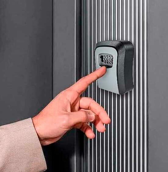 Caja de seguridad para llaves montada en pared